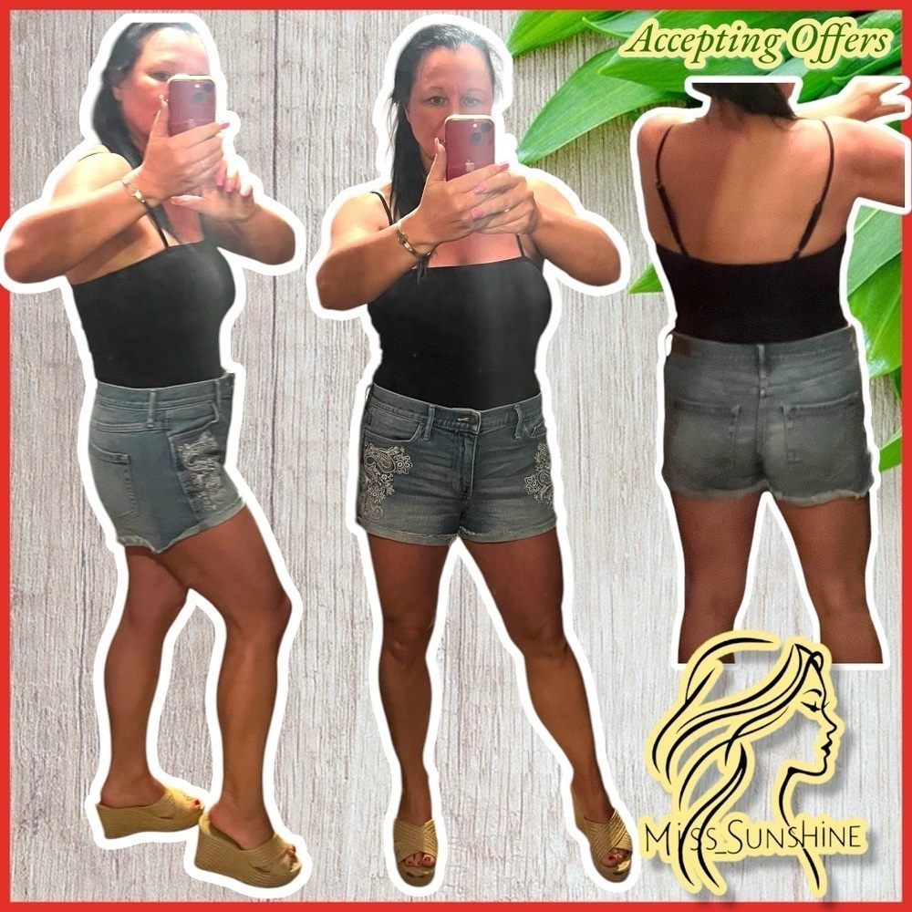 Hollister -Sz 13 / W31 - High Rise short Vintage stretch - floral embroidery